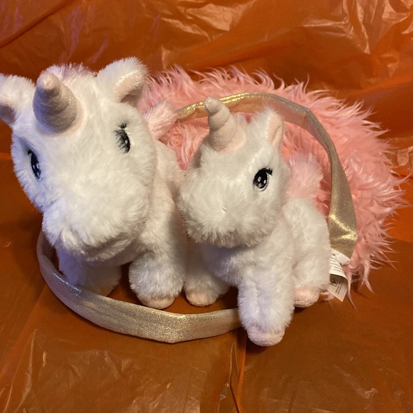 Plush purse (faux fur) per carrier theme with unicorn pair. - Picture 6 of 8